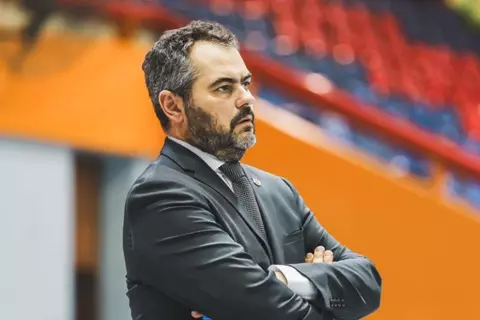 مصدر ليلا كورة: أوجستي ينتظر حسم مصيره مع الأهلي بعد تلقيه عروضًا خارجية